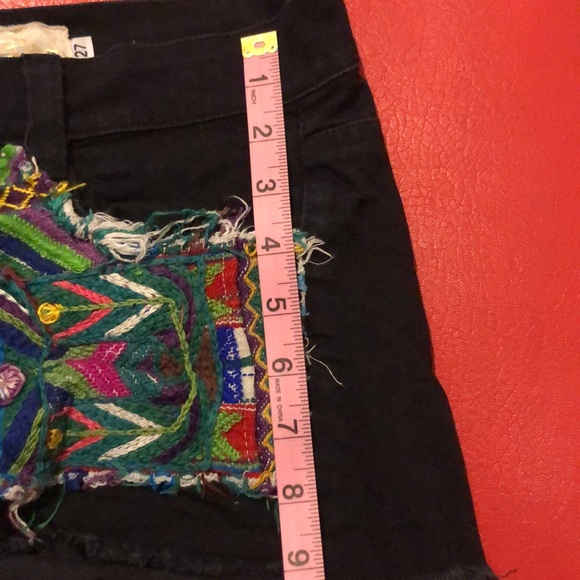 Jen’s Pirate Booty Raw Hemmed Embroidered Black Jean Low Rise Shorts - Picture 11 of 13